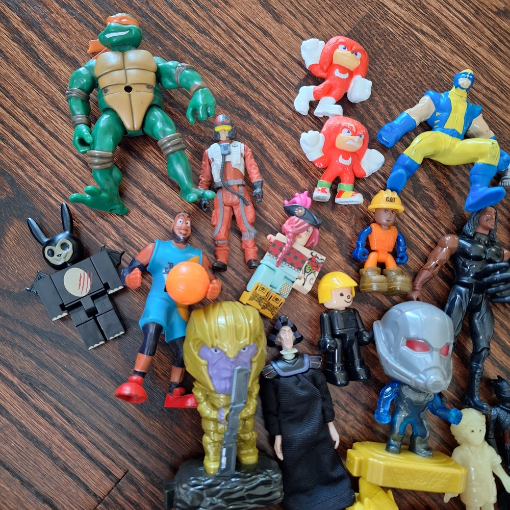 Assorted Action Figures Set - Picture 2 of 9